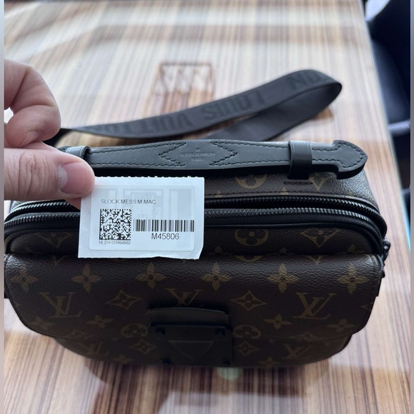 Louis Vuitton messenger bag - Picture 2 of 4